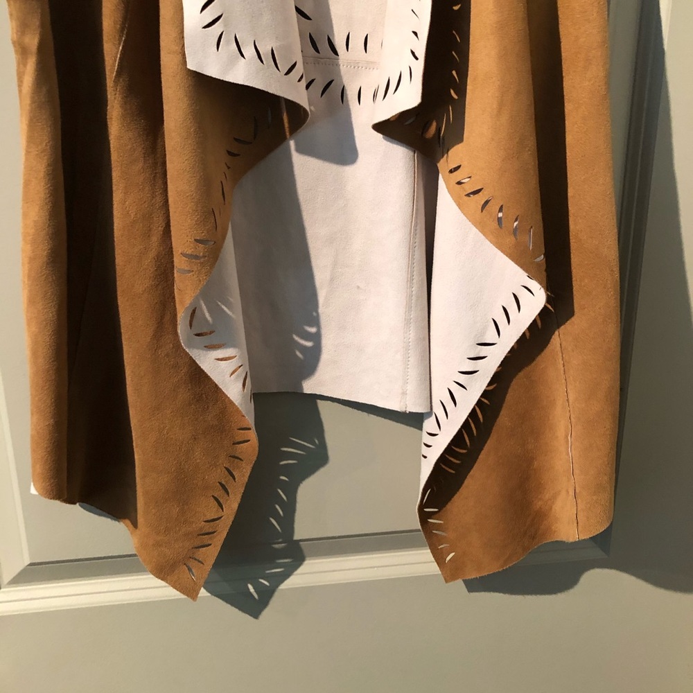 Jessica Simpson Ladies Tan Native Style Vest - Picture 3 of 5